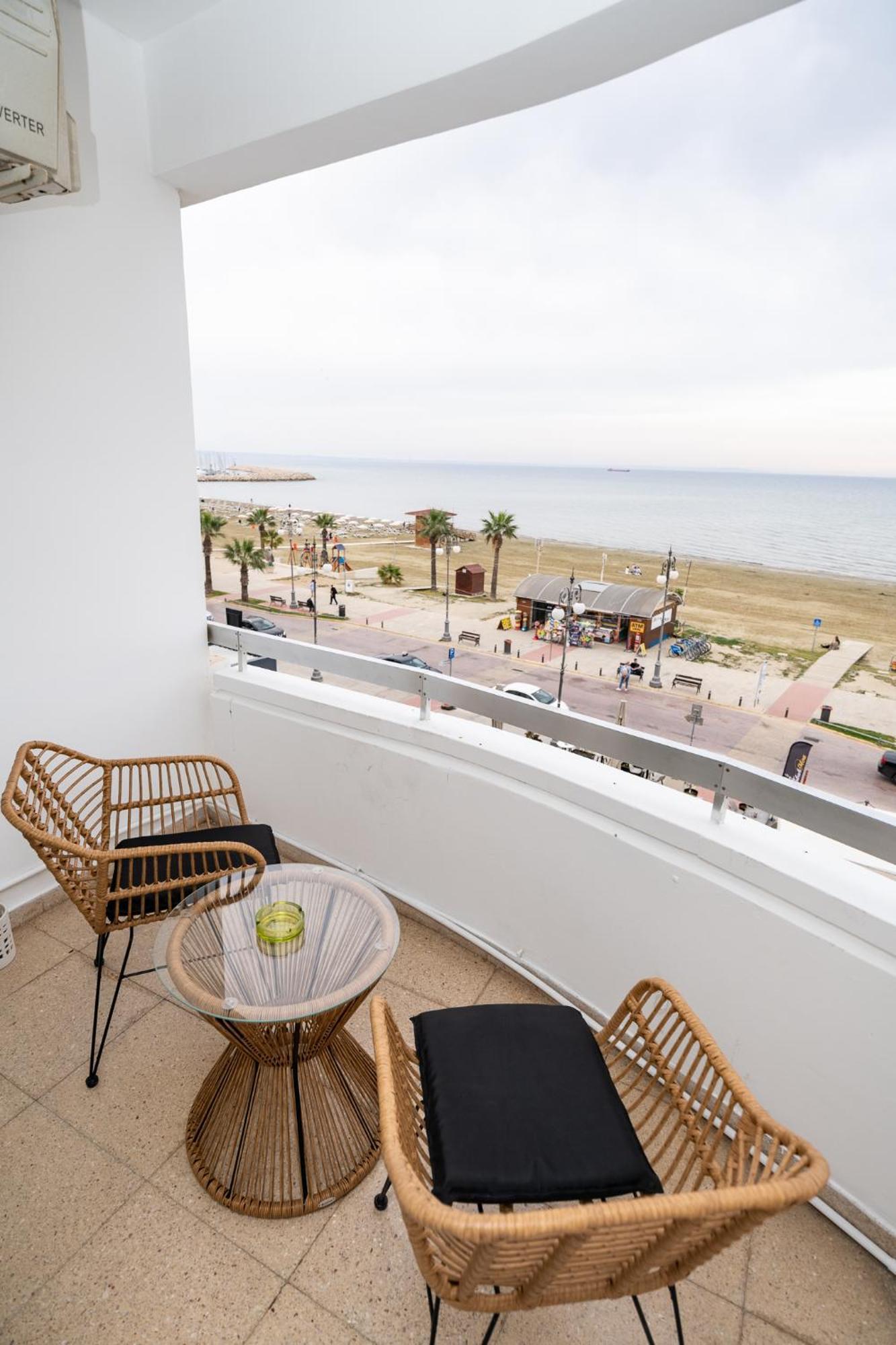 Lazuli Sea View Beachfront Ap 21 拉纳卡 外观 照片